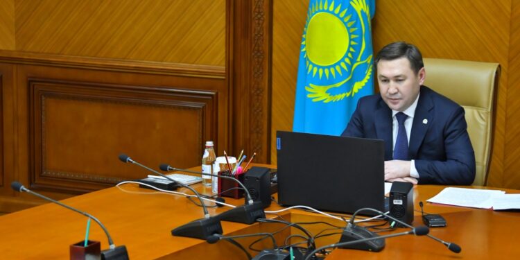 ҚАЛА ӘКІМІ ТҰРҒЫНДАРДЫҢ ШАҒЫМЫНА ЖАУАП БЕРДІ