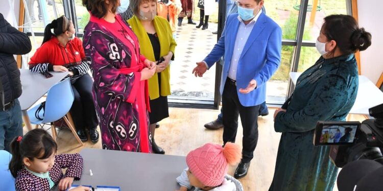 ЕЛІМІЗДЕГІ АЛҒАШҚЫ ОТБАСЫЛЫҚ КІТАПХАНА ШЫМКЕНТТЕ АШЫЛДЫ