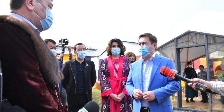 ЕЛІМІЗДЕГІ АЛҒАШҚЫ ОТБАСЫЛЫҚ КІТАПХАНА ШЫМКЕНТТЕ АШЫЛДЫ