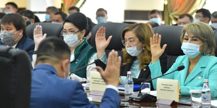 ШЫМКЕНТТЕ «ЕГЕМЕН ҚАЗАҚСТАН», «АНА ТІЛІ», «ҚАЗАҚ РАДИОСЫ» КӨШЕЛЕРІ БАР