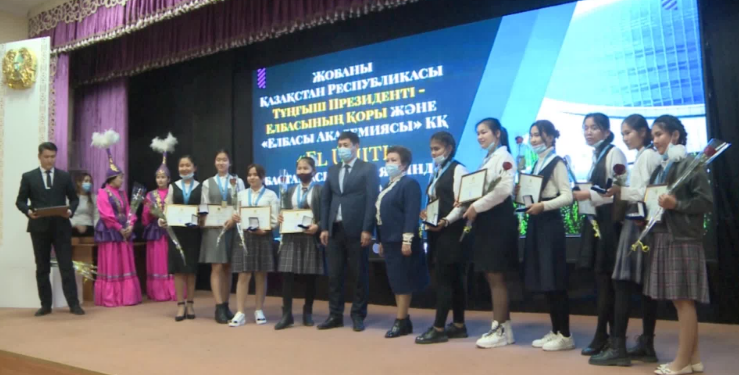 ЖЕТІСАЙЛЫҚ 33 ОҚУШЫ ЕЛБАСЫ МЕДАЛІНІҢ ИЕГЕРІ АТАНДЫ