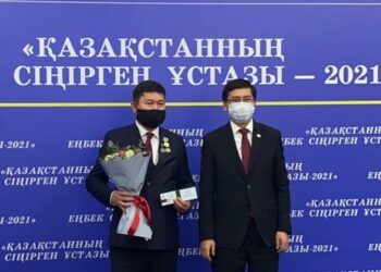 ПЕДАГОГ ИЗ ШЫМКЕНТА УДОСТОИЛСЯ ПОЧЕТНОГО ЗВАНИЯ «ҚАЗАҚСТАННЫҢ ЕҢБЕК СІҢІРГЕН ҰСТАЗЫ»