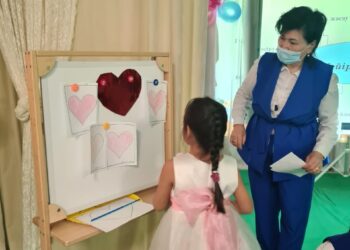 УЧИТЕЛЬ МУЗЫКИ КАЖДЫЙ СВОЙ УРОК НАЧИНАЕТ СО СТИХОТВОРЕНИЯ АБАЯ КУНАНБАЕВА