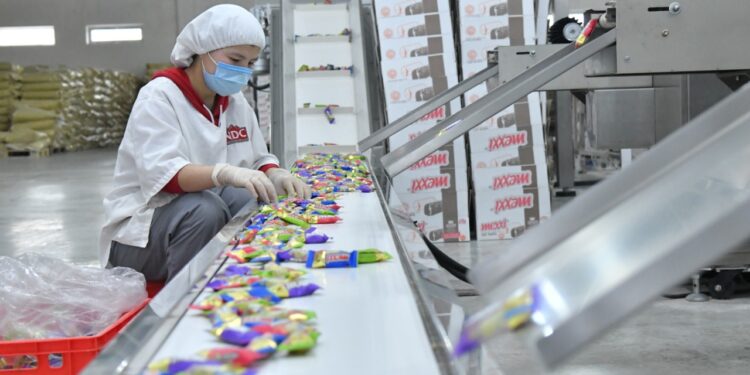 ШЫМКЕНТТІК КӘСІПОРЫН ЖЫЛЫНА 1 МЛН АСТАМ ШОКОЛАДТЫ КӘМПИТ ӨНДІРЕДІ