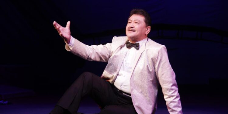 ЖАСТАРДЫ САХНА ӨНЕРІНЕ ТӘРБИЕЛЕП ЖҮРГЕН ҰСТАЗ!