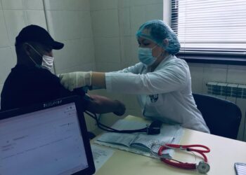 ІНДЕТ КЕЗІНДЕ КҮНІНЕ ЖҮЗДЕН АСА НАУҚАСҚА ЕМ-ДОМ ЖАСАҒАН ДӘРІГЕР