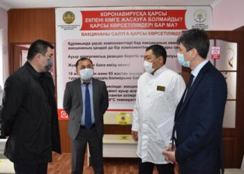 ТҮРКІСТАН ОБЛЫСЫ ӘКІМІНІҢ ОРЫНБАСАРЫ ӨҢІРДЕГІ ВАКЦИНАЦИЯЛАУ БАРЫСЫМЕН ТАНЫСТЫ