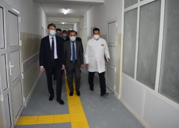 ТҮРКІСТАН ОБЛЫСЫ ӘКІМІНІҢ ОРЫНБАСАРЫ ӨҢІРДЕГІ ВАКЦИНАЦИЯЛАУ БАРЫСЫМЕН ТАНЫСТЫ