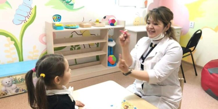 ШЫМКЕНТТЕ АУТИЗМІ БАР БАЛАЛАРДЫ ОҢАЛТУҒА АРНАЛҒАН ОРТАЛЫҚ ТЕГІН ЕМ ЖҮРГІЗЕДІ