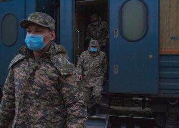 Шымкентке үш облыстан әскерге шақырылушылар келді