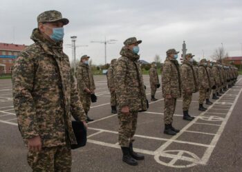Шымкентке үш облыстан әскерге шақырылушылар келді