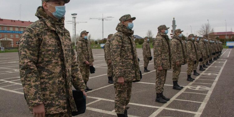 Шымкентке үш облыстан әскерге шақырылушылар келді