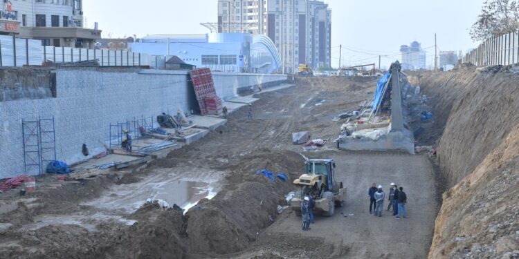 ҚОНАЕВ ДАҢҒЫЛЫ МЕН РЫСҚҰЛОВ КӨШЕСІНІҢ ҚИЫЛЫСЫНДАҒЫ ЖОЛАЙРЫҚ КӨЛІК ҚАРҚЫНДЫЛЫҒЫН 45 МЫҢҒА ҰЛҒАЙТАДЫ