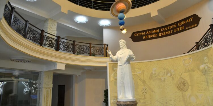 ҚАЛА ӘКІМІ ӘЛ-ФАРАБИ АТЫНДАҒЫ КІТАПХАНА ЖҰМЫСЫМЕН ТАНЫСТЫ