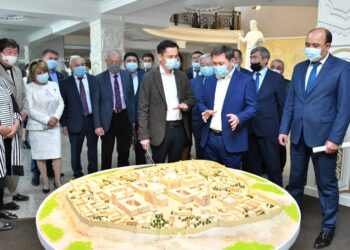 ҚАЛА ӘКІМІ ӘЛ-ФАРАБИ АТЫНДАҒЫ КІТАПХАНА ЖҰМЫСЫМЕН ТАНЫСТЫ