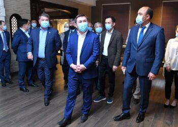 ҚАЛА ӘКІМІ ӘЛ-ФАРАБИ АТЫНДАҒЫ КІТАПХАНА ЖҰМЫСЫМЕН ТАНЫСТЫ