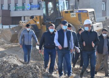 ҚАЛА ӘКІМІ ҚОНАЕВ-РЫСҚҰЛОВ КӨШЕЛЕРІНІҢ ҚИЫЛЫСЫНДАҒЫ ЖОЛАЙРЫҚ ҚҰРЫЛЫСЫН БАҚЫЛАДЫ