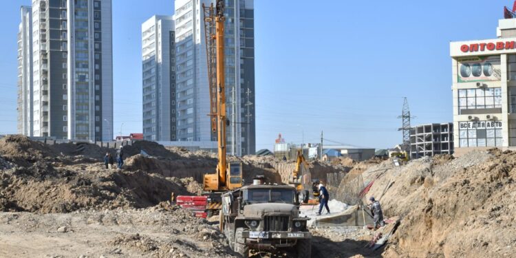 ҚАЛА ӘКІМІ ҚОНАЕВ-РЫСҚҰЛОВ КӨШЕЛЕРІНІҢ ҚИЫЛЫСЫНДАҒЫ ЖОЛАЙРЫҚ ҚҰРЫЛЫСЫН БАҚЫЛАДЫ