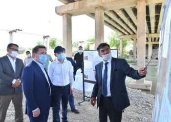 ҚАЛА ӘКІМІ «ЖАҢАТАЛАП» ТҰРҒЫН АЛАБЫНЫҢ АУЫЗ СУ ЖҮЙЕЛЕРІНІҢ ҚҰРЫЛЫСЫМЕН ТАНЫСТЫ