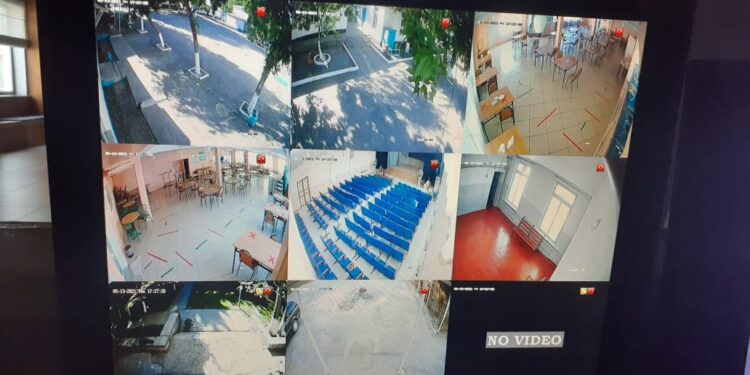 ШЫМКЕНТ МЕКТЕПТЕРІНДЕ АДАМ КЕЛБЕТІН ТАНИТЫН АҚЫЛДЫ ТУРНИКЕТТЕР ОРНАТЫЛУДА