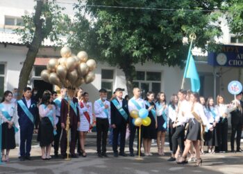 ШЫМКЕНТТЕГІ ЕҢ КӨНЕ МЕКТЕПКЕ 146 ЖЫЛ