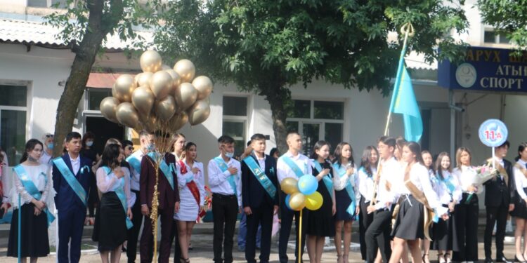 ШЫМКЕНТТЕГІ ЕҢ КӨНЕ МЕКТЕПКЕ 146 ЖЫЛ