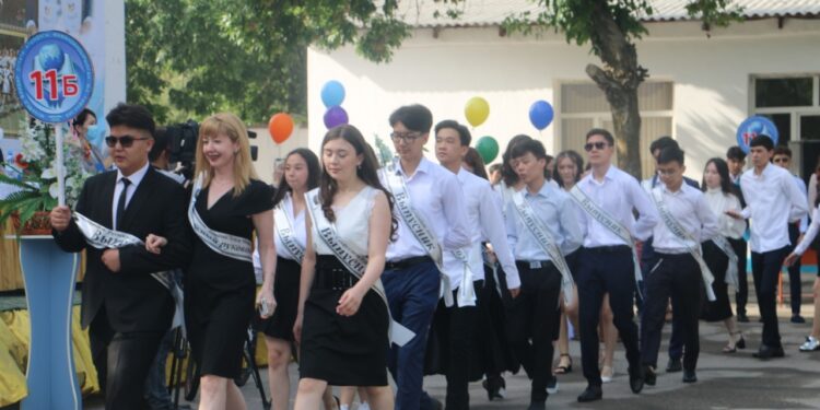 ШЫМКЕНТТЕГІ ЕҢ КӨНЕ МЕКТЕПКЕ 146 ЖЫЛ