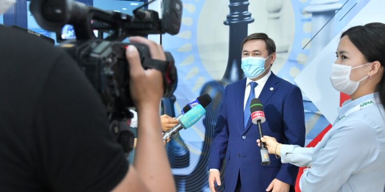 ШЫМКЕНТТЕГІ ЕҢ КӨНЕ МЕКТЕПКЕ 146 ЖЫЛ