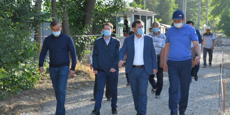 ҚАЛА ӘКІМІ МЕТАЛЛУРГ СТАДИОНЫНЫҢ ҚҰРЫЛЫС АЛАҢЫНА БАРДЫ