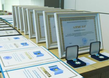 Түркістан: мемлекеттік қызметшілер күні аталып өтті