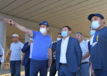 ҚАЛА ӘКІМІ МЕТАЛЛУРГ СТАДИОНЫНЫҢ ҚҰРЫЛЫС АЛАҢЫНА БАРДЫ