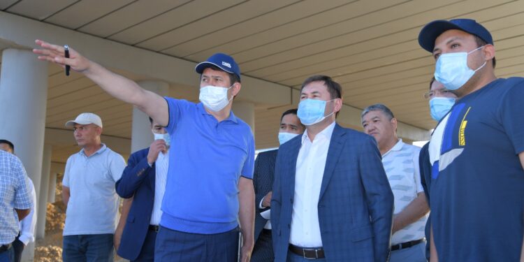 ҚАЛА ӘКІМІ МЕТАЛЛУРГ СТАДИОНЫНЫҢ ҚҰРЫЛЫС АЛАҢЫНА БАРДЫ