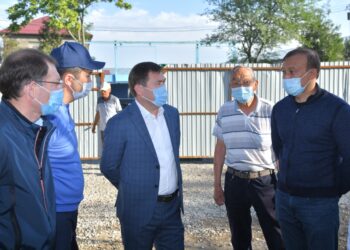 ҚАЛА ӘКІМІ МЕТАЛЛУРГ СТАДИОНЫНЫҢ ҚҰРЫЛЫС АЛАҢЫНА БАРДЫ