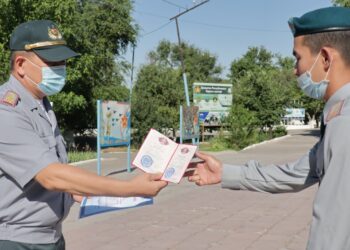 Шымкенттік ұландар аттестаттарын қолдарына алды
