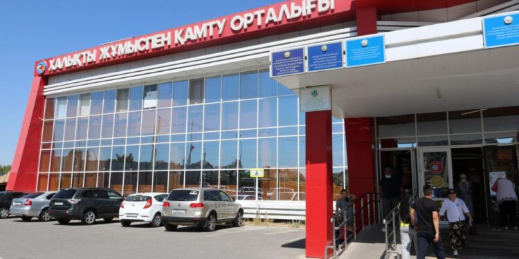 Әлеуметтік аз қамтылған отбасыларға 7,3 млрд теңге көлемінде көмек көрсетілді