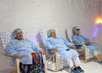 «Асыл-жүрек» әлеуметтік медициналық орталығы зейнеткерлерді тұзды шахта арқылы емдейді