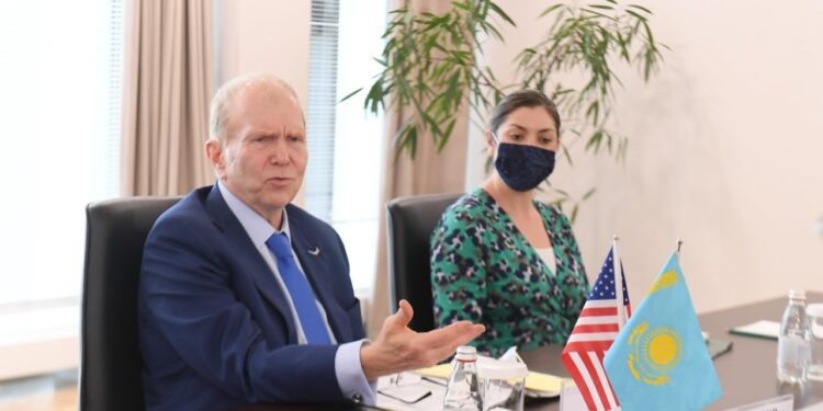 Өмірзақ Шөкеев АҚШ елшісімен кездесті