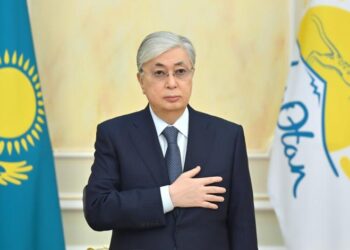 Президент Қасым-Жомарт Тоқаев билік партиясының кезектен тыс съезіне қатысты 2022 жылғы 01 наурыз