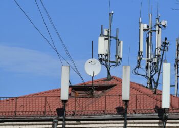 Үйдің шатырына ұялы байланыс антеннасын орнатуға ешкім кедергі жасай алмайды