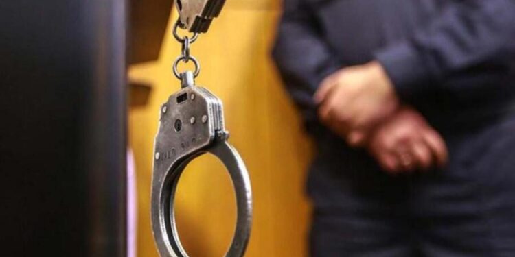 Шымкентте жоғары шенді полицей пара алды деген күдікпен ұсталды