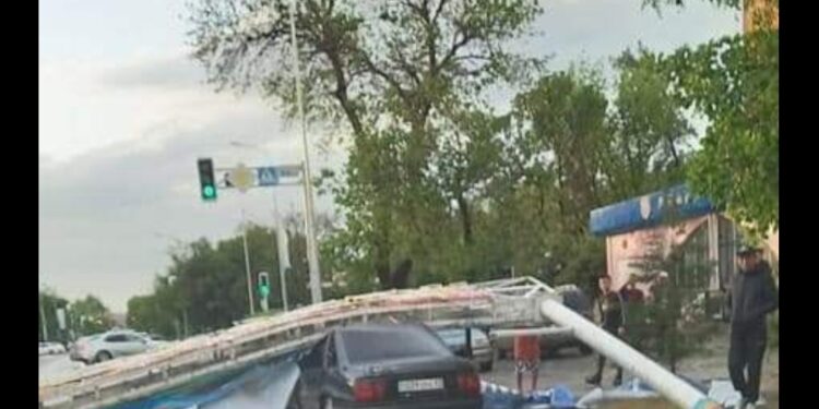 Кентау қаласында нөсер жауын мен дауылдың зардаптарын жою жұмыстары жалғасып жатыр