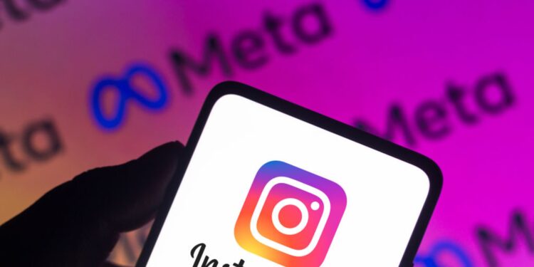 Түркістан облысында Instagram-да алаяқтық жасаған екі жігіт ұсталды