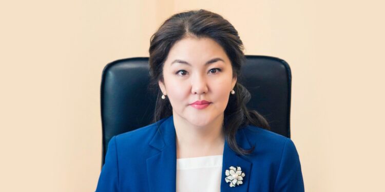 Министр: Шымкент перзентханасында қаза тапқандардың туыстарына көңіл айтты