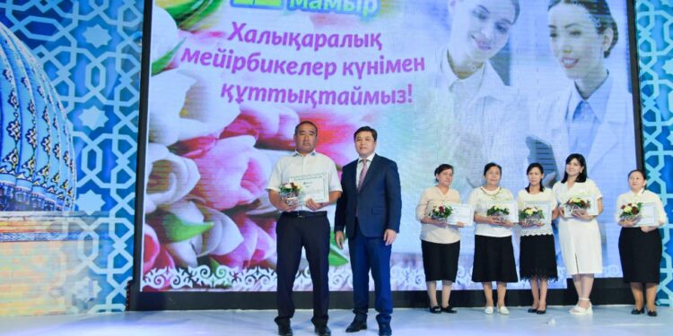 Түркістанда мейірбикелерге құрмет көрсетілді