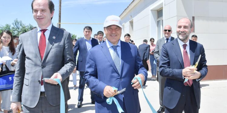 Түркістанда алған рет мектепке күннен қуат алатын электр қондырғысы орнатылды