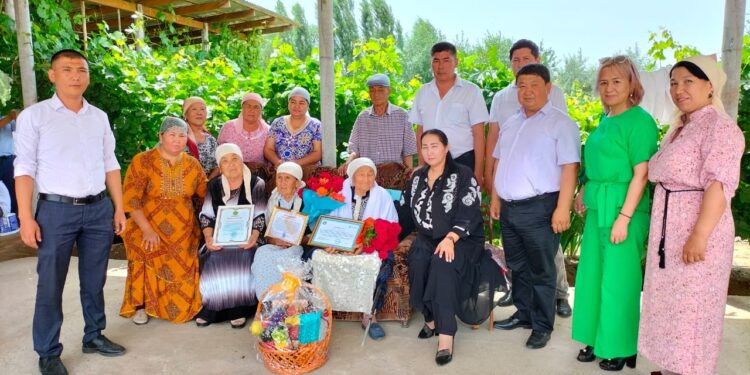 Жасы 100-ге келген тыл ардагері аудан әкімінің ықыласына ие болды