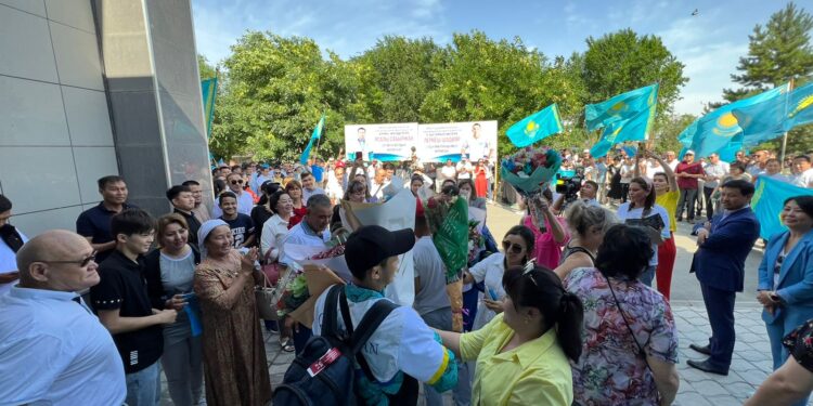 Шымкенттіктер сурдлимпиада ойындарының күміс жүлдегерін күтіп алды