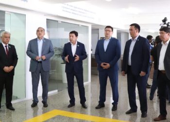 Әділетті қоғамда халық билікке сенеді