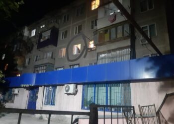 Шымкентте үш жасар қыз үшінші қабаттан құлап кетті