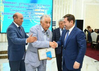 Шаһар басшысы қарттарға құрмет көрсетті